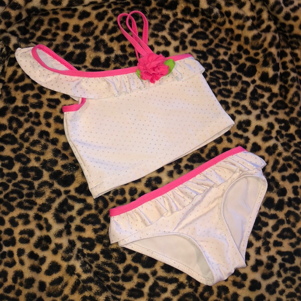 Adorable Penelope Mack bikini 3t